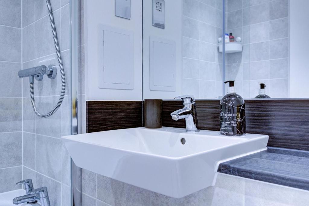 Luxury 2 Bed Flat In A New Block In East Acton Apartment London Luaran gambar
